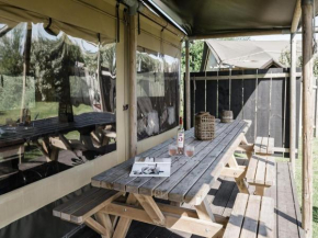 Scenic lodge with kitchen